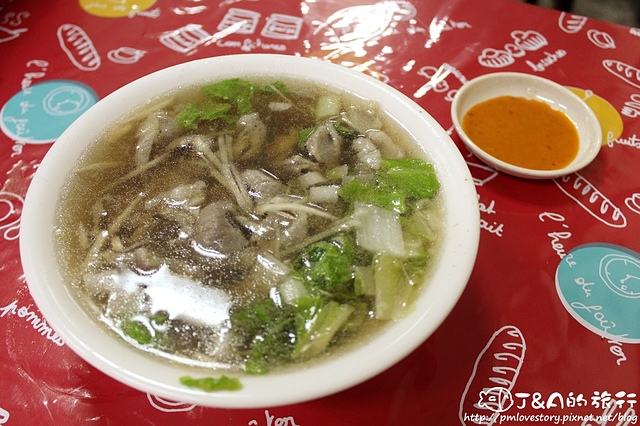 【宜蘭羅東】一芳亭小吃店(曹記牛肉麵對面)–羊肉湯料多味美~筍乾魯肉飯鹹香涮嘴!