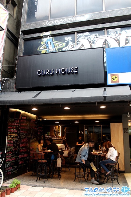 【捷運西門/西門町】Guru House–大份量牽絲鐵鍋蛋餅,白天晚上都吃得到! 西門町餐廳推薦/西門町小酒館/Egg Slut終極宿醉三明治/西門町厚煎蛋餅