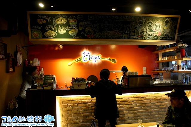 【捷運國父紀念館】The Chips光復店–超犯規爆漿熔岩起司漢堡&超大塊骰子牛燉飯~ 東區美食/東區聚餐餐廳/捷運國父紀念館美食/球賽轉播餐廳推薦/國父紀念館早午餐/美式漢堡/下午茶