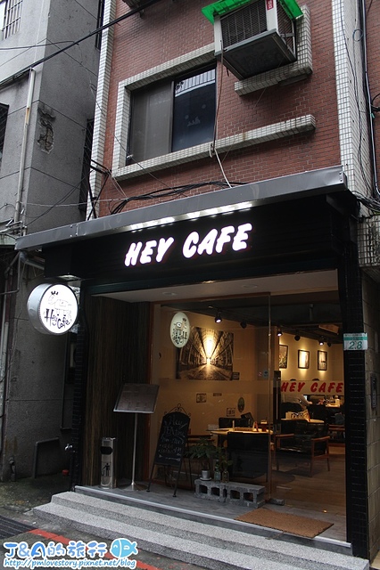 【捷運善導寺/台北車站】Hey Cafe–爆漿又超牽絲烤雞帕里尼,肉嫩香味濃、吐司酥香好吃!用餐不限時餐廳推薦。