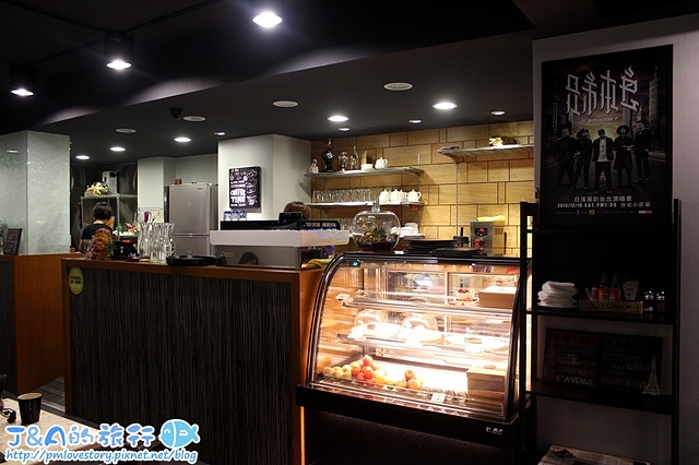 【捷運善導寺/台北車站】Hey Cafe–爆漿又超牽絲烤雞帕里尼,肉嫩香味濃、吐司酥香好吃!用餐不限時餐廳推薦。