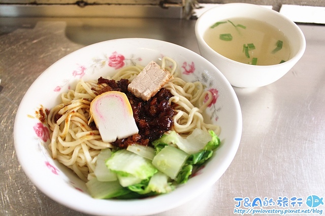 【台南中西區】茂爸的麵–Q彈乾意麵搭配鹹香濃郁的肉燥，台南平價小吃推薦。鴨母寮市場美食/鴨母寮市場小吃/光復市場小吃