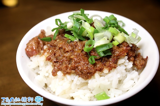 【捷運板橋車站】京宴屋溫體牛肉吃到飽–牛肉燥飯鹹香涮嘴,溫體牛肉火鍋吃到飽。板橋溫體牛吃到飽 溫體牛火鍋吃到飽 京宴屋溫體牛吃到飽