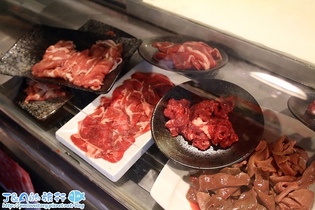 【捷運板橋車站】京宴屋溫體牛肉吃到飽–牛肉燥飯鹹香涮嘴,溫體牛肉火鍋吃到飽。板橋溫體牛吃到飽 溫體牛火鍋吃到飽 京宴屋溫體牛吃到飽