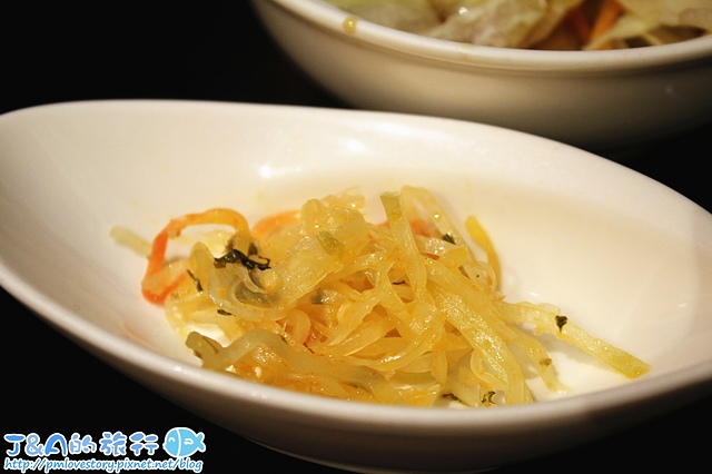 【捷運大安】花漁新和風料理–鮭魚丼搭豐富套餐只要260元,味噌湯無限量供應。大安區日本料理/大安聚餐餐廳