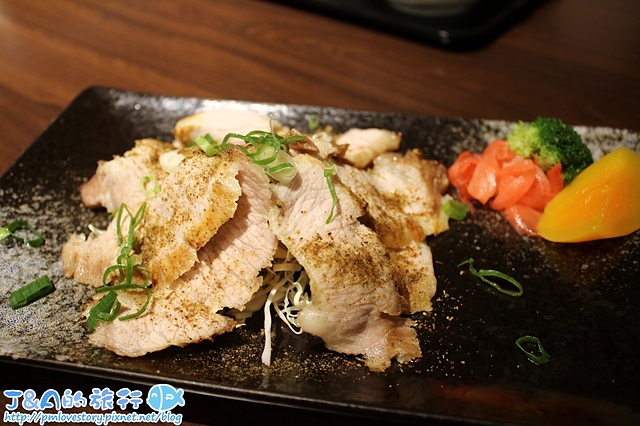 【捷運大安】花漁新和風料理–鮭魚丼搭豐富套餐只要260元,味噌湯無限量供應。大安區日本料理/大安聚餐餐廳