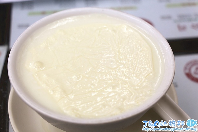 【香港自由行/香港銅鑼灣美食】港澳義順牛奶公司 Yee Shun Dairy Company–必點雙皮燉奶，餐蛋豬仔飽鹹香涮嘴。香港必吃美食/香港美食/香港雙皮燉奶推薦