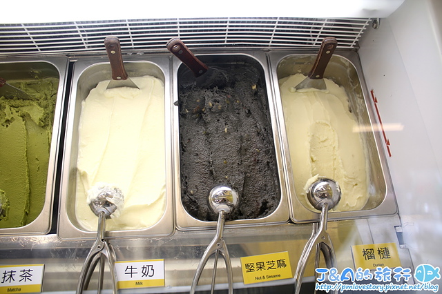 【捷運永安市場/捷運頂溪】船來雪淇淋 永和樂華店–用吃的波霸奶茶!香甜的芒果雪淇淋也好好吃。，樂華夜市美食，珍珠奶茶冰淇淋/波霸奶茶冰淇淋