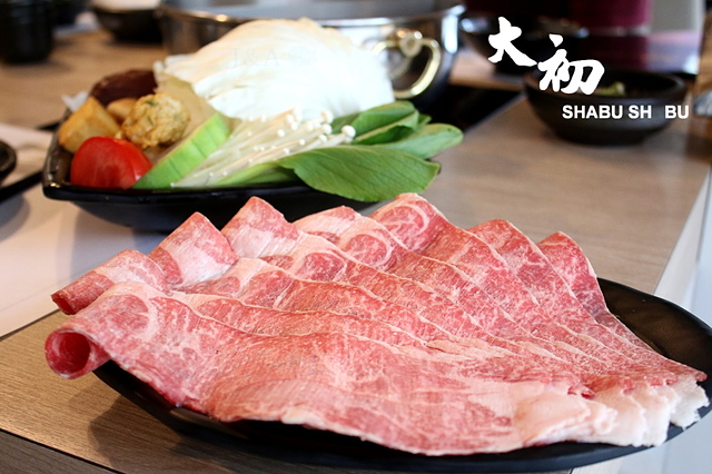 【捷運國父紀念館】大初 SHABU SHAB–美國Prime級牛肉套餐300元起，59元就能加購一份海鮮。大初火鍋 大初涮涮鍋U東區火鍋 東區聚餐餐廳