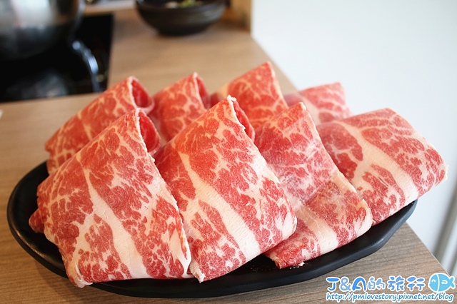 【捷運國父紀念館】大初 SHABU SHAB–美國Prime級牛肉套餐300元起，59元就能加購一份海鮮。大初火鍋 大初涮涮鍋U東區火鍋 東區聚餐餐廳