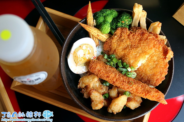 【台南中西區】炸去啃 Fried Go Eat (台南永福店)–可內用工業主題鹽酥雞店價格一樣平價!還有海鮮丼、雞肉丼、懷舊與異國炸物拼盤。 台南美食/台南小吃/中西區小吃/中西區美食