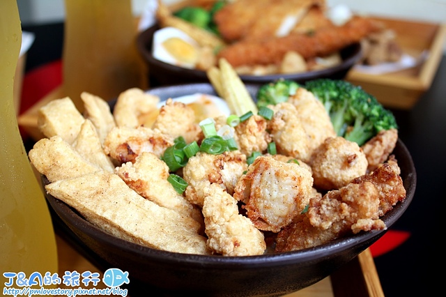 【台南中西區】炸去啃 Fried Go Eat (台南永福店)–可內用工業主題鹽酥雞店價格一樣平價!還有海鮮丼、雞肉丼、懷舊與異國炸物拼盤。 台南美食/台南小吃/中西區小吃/中西區美食