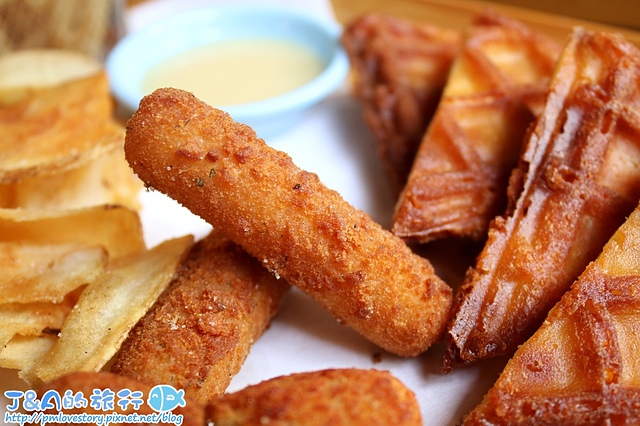 【台南中西區】炸去啃 Fried Go Eat (台南永福店)–可內用工業主題鹽酥雞店價格一樣平價!還有海鮮丼、雞肉丼、懷舊與異國炸物拼盤。 台南美食/台南小吃/中西區小吃/中西區美食