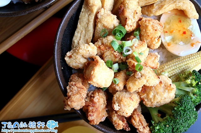 【台南中西區】炸去啃 Fried Go Eat (台南永福店)–可內用工業主題鹽酥雞店價格一樣平價!還有海鮮丼、雞肉丼、懷舊與異國炸物拼盤。 台南美食/台南小吃/中西區小吃/中西區美食