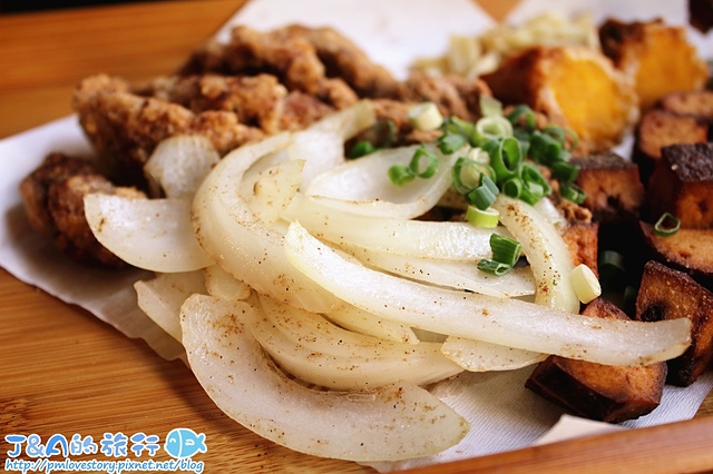 【台南中西區】炸去啃 Fried Go Eat (台南永福店)–可內用工業主題鹽酥雞店價格一樣平價!還有海鮮丼、雞肉丼、懷舊與異國炸物拼盤。 台南美食/台南小吃/中西區小吃/中西區美食