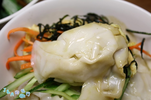 雲謙徽餛飩 黑嚕嚕墨魚餛飩.雙色麻醬抄手讓人眼睛為之一亮~【捷運文湖】內湖美食/內湖小吃