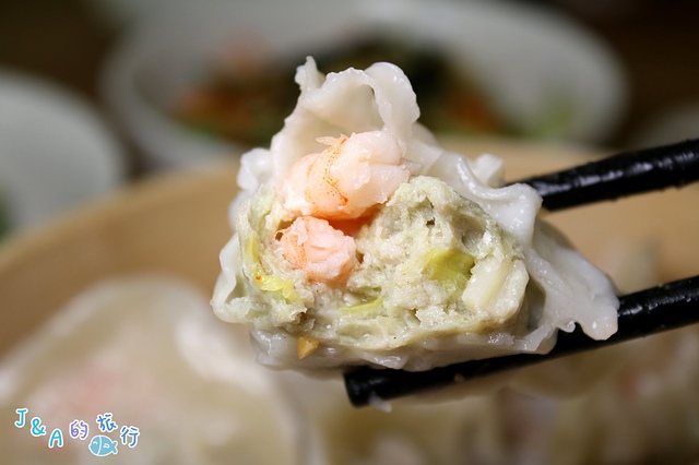 雲謙徽餛飩 黑嚕嚕墨魚餛飩.雙色麻醬抄手讓人眼睛為之一亮~【捷運文湖】內湖美食/內湖小吃