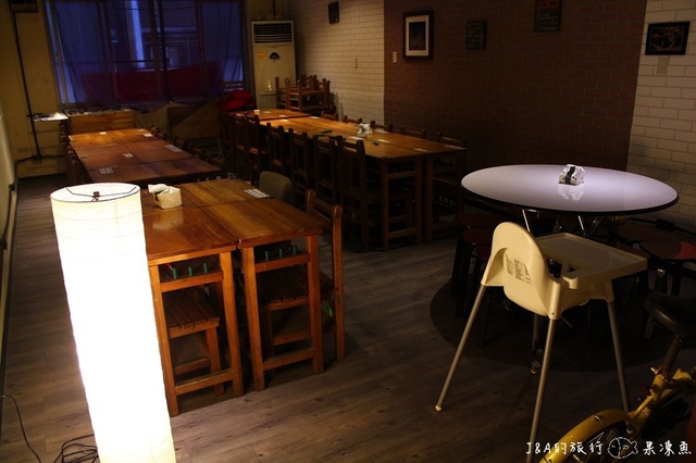 【捷運忠孝復興】香菜餐廳Bar–100%純蝦製成的月亮蝦餅令人驚艷!!!