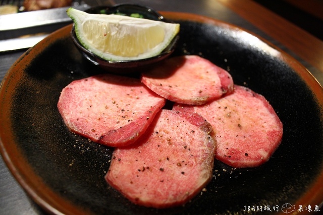 【捷運台北橋】肉王炭火燒肉和牛居酒屋–美國Prime級的瘦肉與油脂的組合，Juicyu又多汁!!