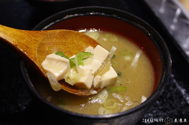 【台北/捷運市政府】燒丼株式會社–鋪滿了燒肉完全看不到白飯!!! 威秀影城旁的美食餐廳~