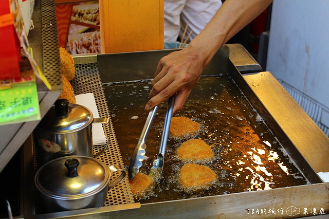 【捷運劍潭】金本丸日式炸飯糰–外皮酥脆的飯糰、士林夜市人氣小吃