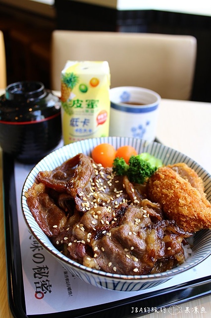 【捷運西門】鮮五丼DonMono丼飯專賣店–烤牛勝丼嚐鮮~