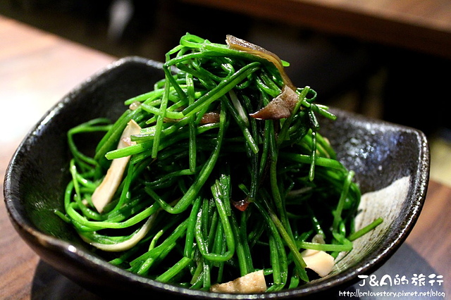 【捷運國父紀念館】三本味日式料理–起司鮭魚握壽司入口即化，每桌必點菜色!!!