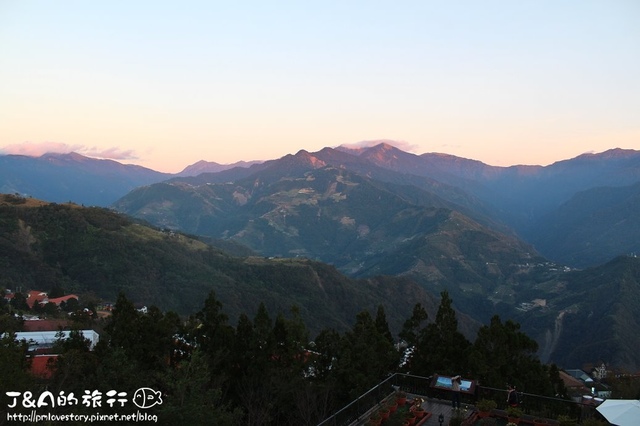 【南投/清境】清境白雲渡假山莊 住宿篇–綠色情漾房，飽覽美麗景色~到清境跨年住宿可以參考嚕!