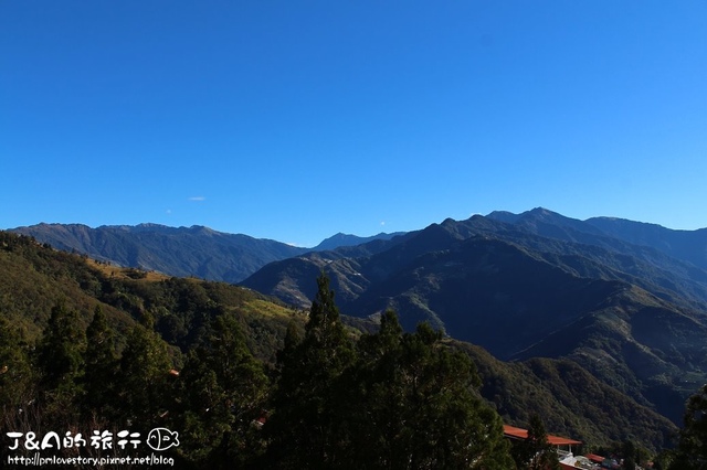 【南投/清境】清境白雲渡假山莊 住宿篇–綠色情漾房，飽覽美麗景色~到清境跨年住宿可以參考嚕!