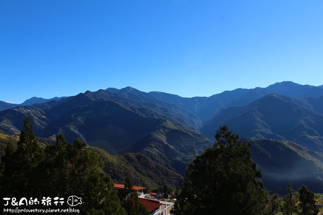 【南投/清境】清境白雲渡假山莊 住宿篇–綠色情漾房，飽覽美麗景色~到清境跨年住宿可以參考嚕!