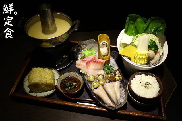 【捷運松江南京】鮮定食–海鮮牛肉燒定食，現煎牛小排搭上厚實生魚片，給你不同的定食饗宴!